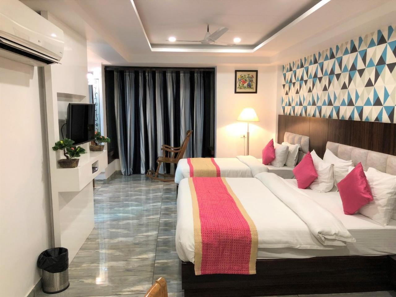 Hotel Sgt Plaza Варанасі Екстер'єр фото