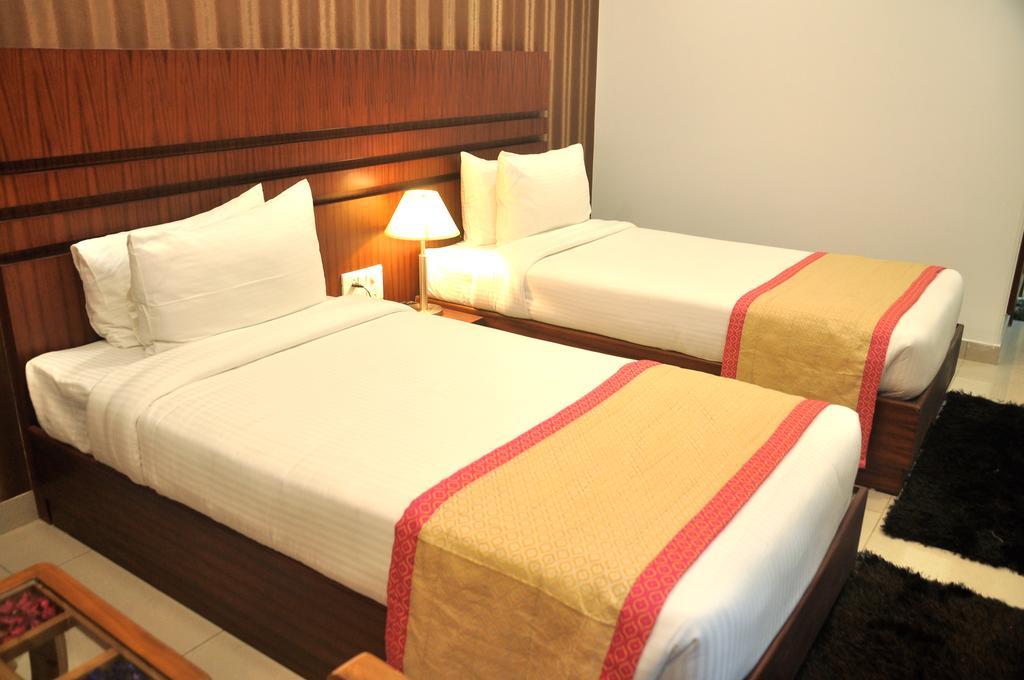Hotel Sgt Plaza Варанасі Екстер'єр фото