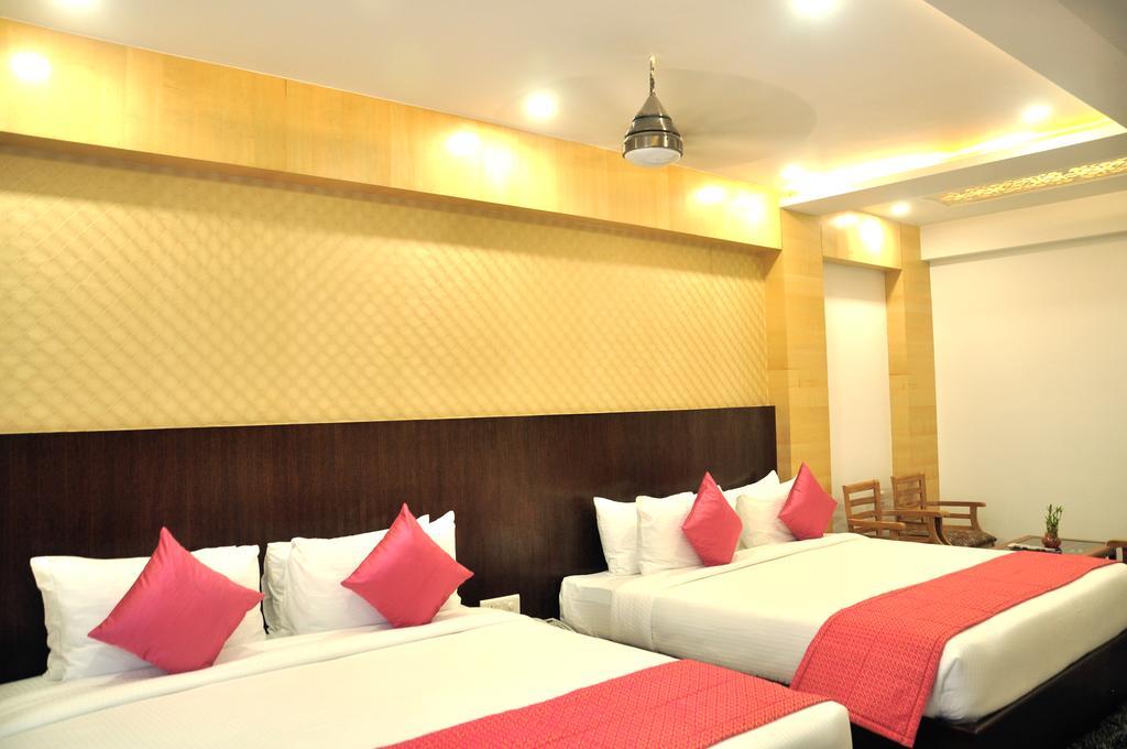 Hotel Sgt Plaza Варанасі Екстер'єр фото