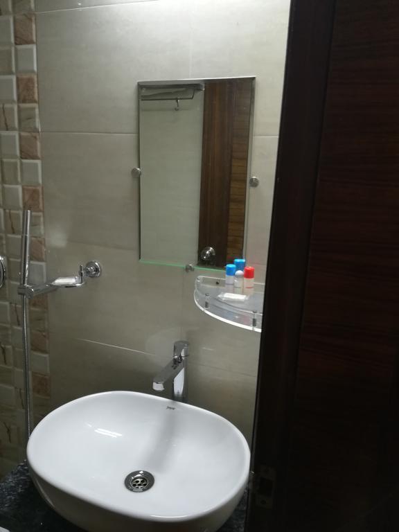 Hotel Sgt Plaza Варанасі Екстер'єр фото